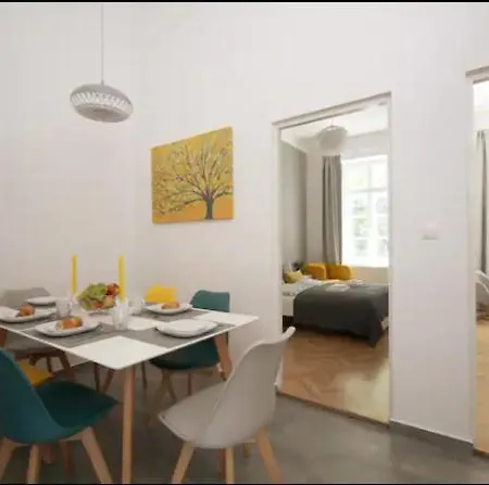 דירה 3bdr-2bath-3ac Design Apt, Central, Secured Parking, Quiet בודפשט