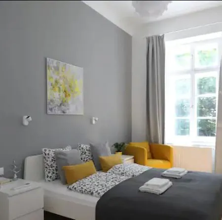 Apartament 3bdr-2bath-3ac Design Apt, Central, Secured Parking, Quiet Budapeszt