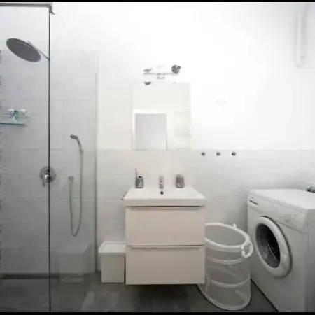 3bdr-2bath-3ac Design Apt, Central, Secured Parking, Quiet Apartament Budapeszt