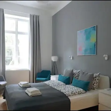 Apartament 3bdr-2bath-3ac Design Apt, Central, Secured Parking, Quiet *