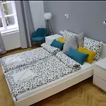 3bdr-2bath-3ac Design Apt, Central, Secured Parking, Quiet Appartement