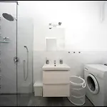 3bdr-2bath-3ac Design Apt, Central, Secured Parking, Quiet Appartement Budapest