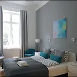 Appartement 3bdr-2bath-3ac Design Apt, Central, Secured Parking, Quiet *