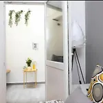 Appartement 3bdr-2bath-3ac Design Apt, Central, Secured Parking, Quiet Budapest