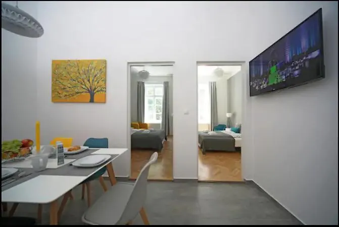아파트 3bdr-2bath-3ac Design Apt, Central, Secured Parking, Quiet 부다페스트