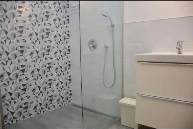 3bdr-2bath-3ac Design Apt, Central, Secured Parking, Quiet * 부다페스트