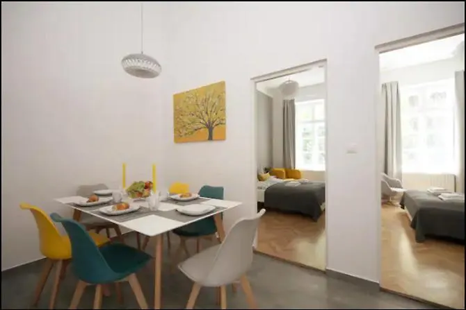 아파트 3bdr-2bath-3ac Design Apt, Central, Secured Parking, Quiet 부다페스트