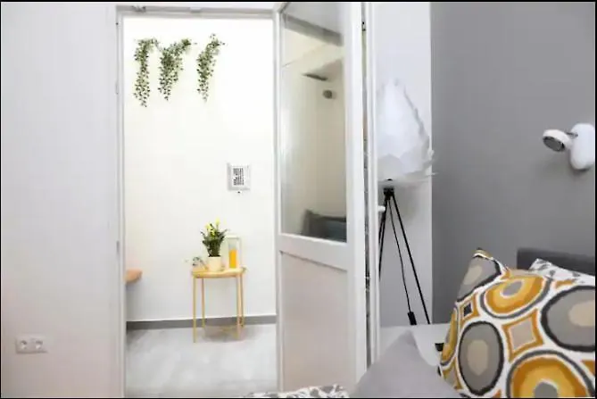 아파트 3bdr-2bath-3ac Design Apt, Central, Secured Parking, Quiet 부다페스트