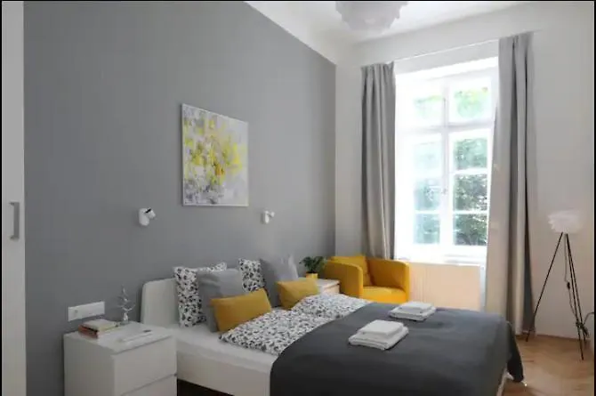 Apartmán 3bdr-2bath-3ac Design Apt, Central, Secured Parking, Quiet Budapešť