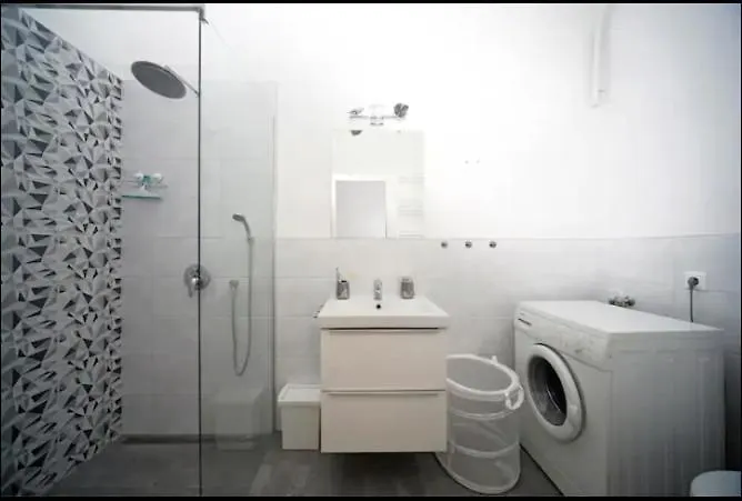 3bdr-2bath-3ac Design Apt, Central, Secured Parking, Quiet Apartmán Budapešť